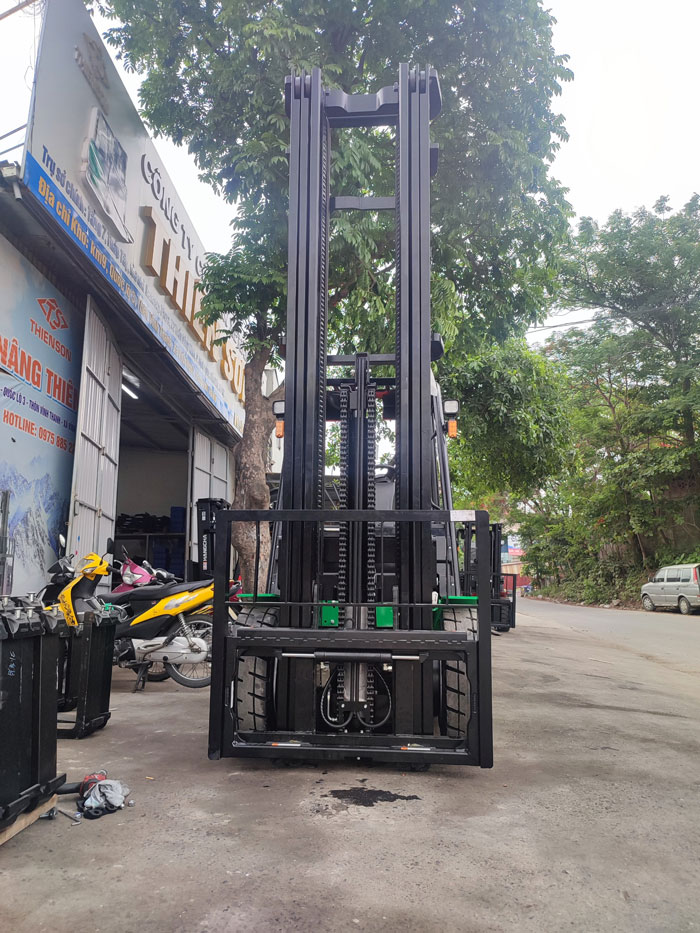 xe-nang-dien-3-tan-2