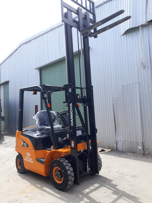 xe nâng dầu 1.5 tấn
