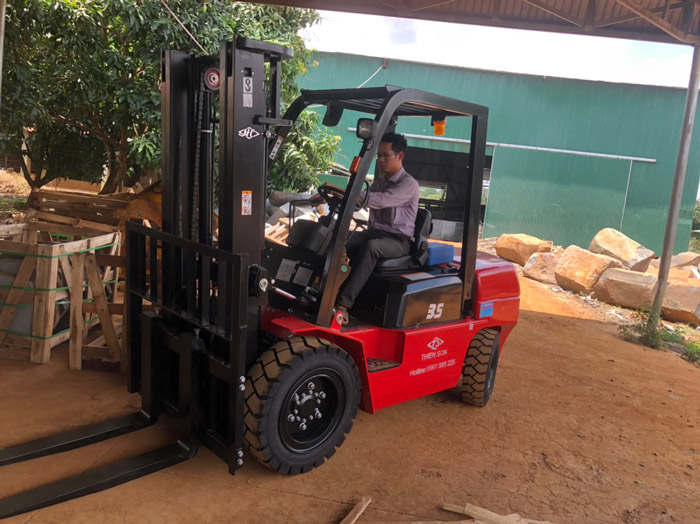 Xe nâng dầu 3.5 tấn 5 Xe nâng dầu 3.5 tấn