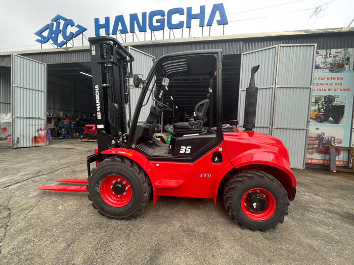 xe nâng địa hình
