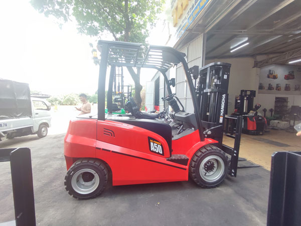 xe-nang-dien-5-tan-10 Xe nâng điện 5 tấn